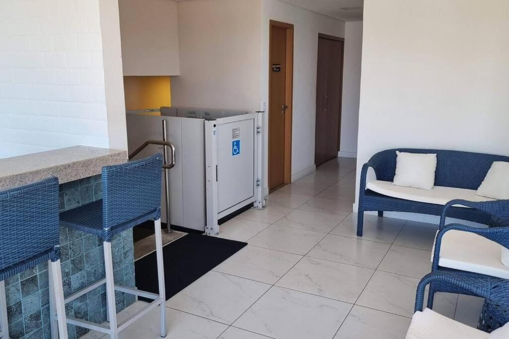 Apartamento Belo Na Barra, Proximo Da E Do Farol. *